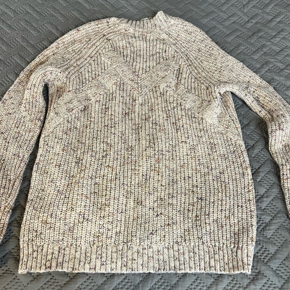 CUTE Sweater​​​​ - Picture 4 of 5